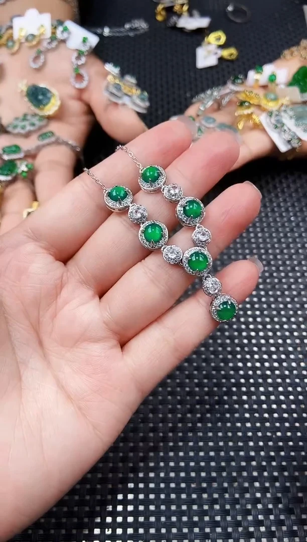 翡翠未镶嵌颈饰1111111111