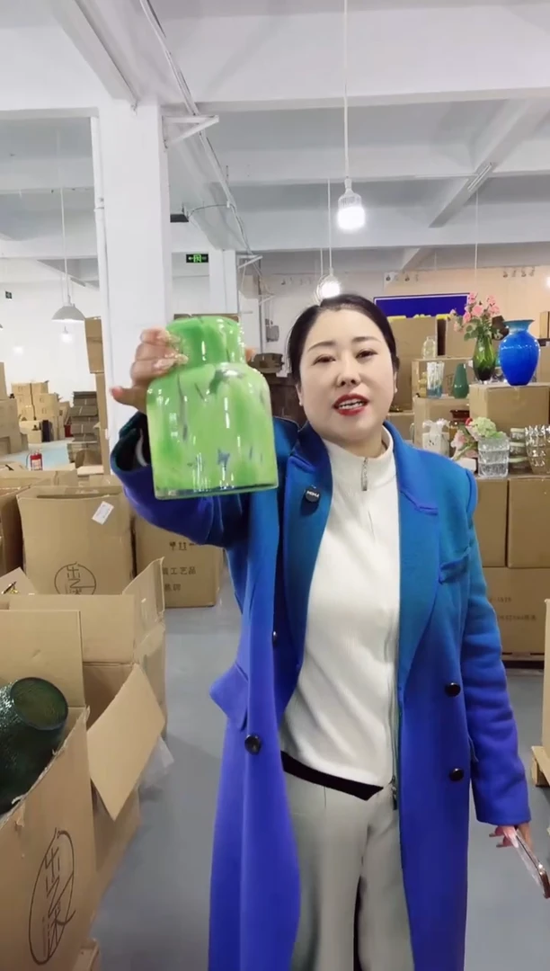 【闪购商品】玻璃UU外贸花瓶微瑕-8L88