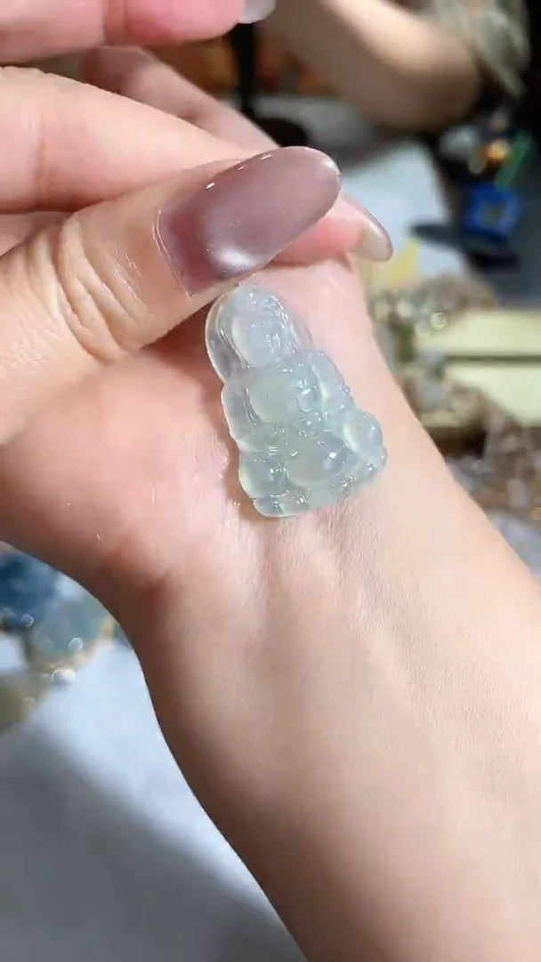 颈饰18K金镶嵌翡翠2026010101多样性发一