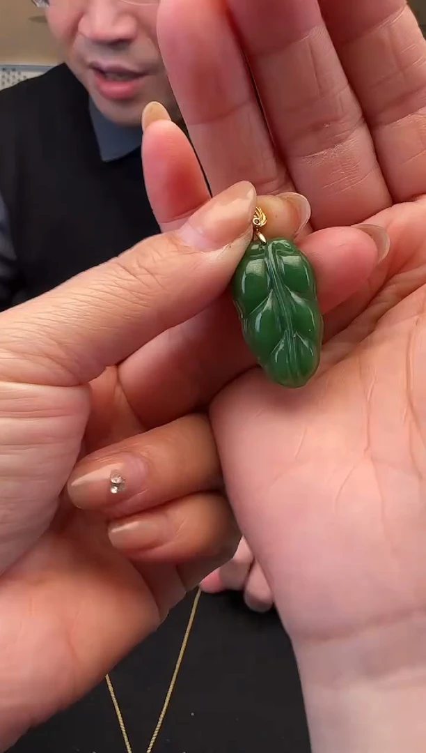 颈饰银S925镶嵌和田玉叶子