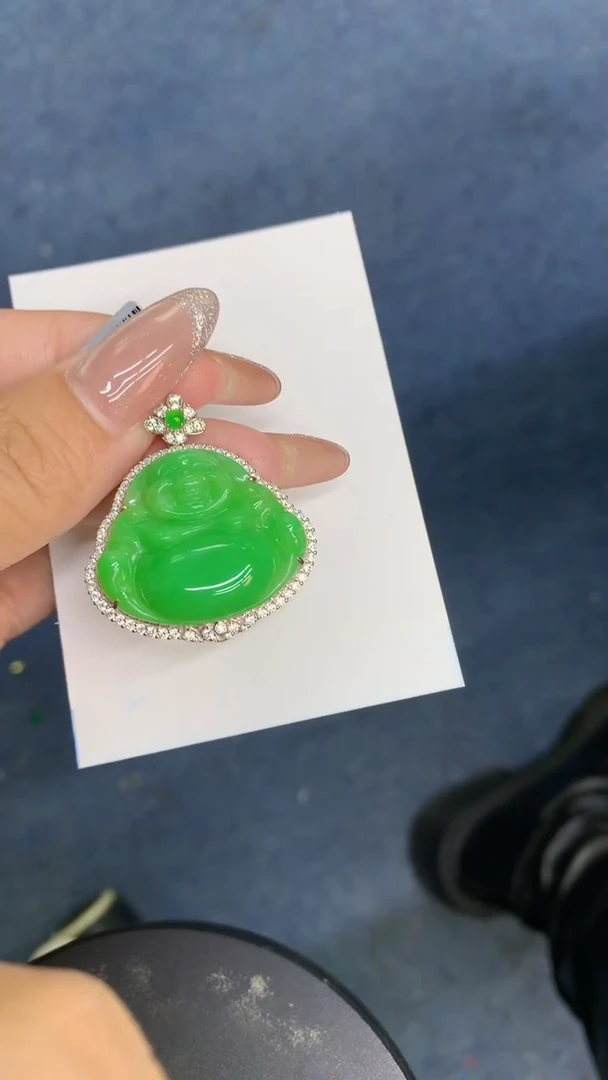 颈饰18K金镶嵌翡翠桃****31