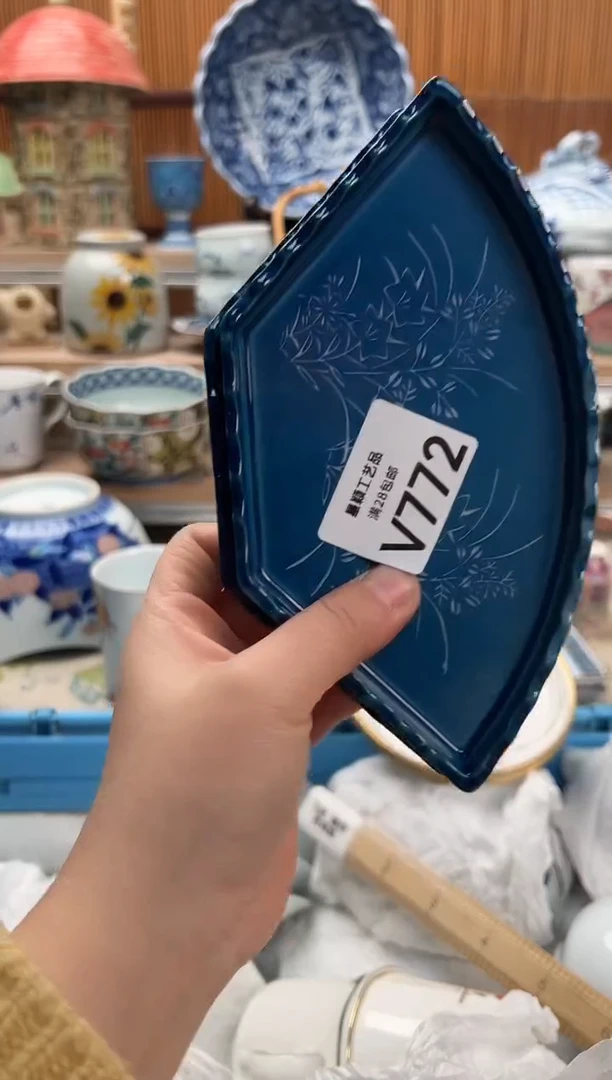 瓷片朵****A772V满28包邮 不满找客服延期发货