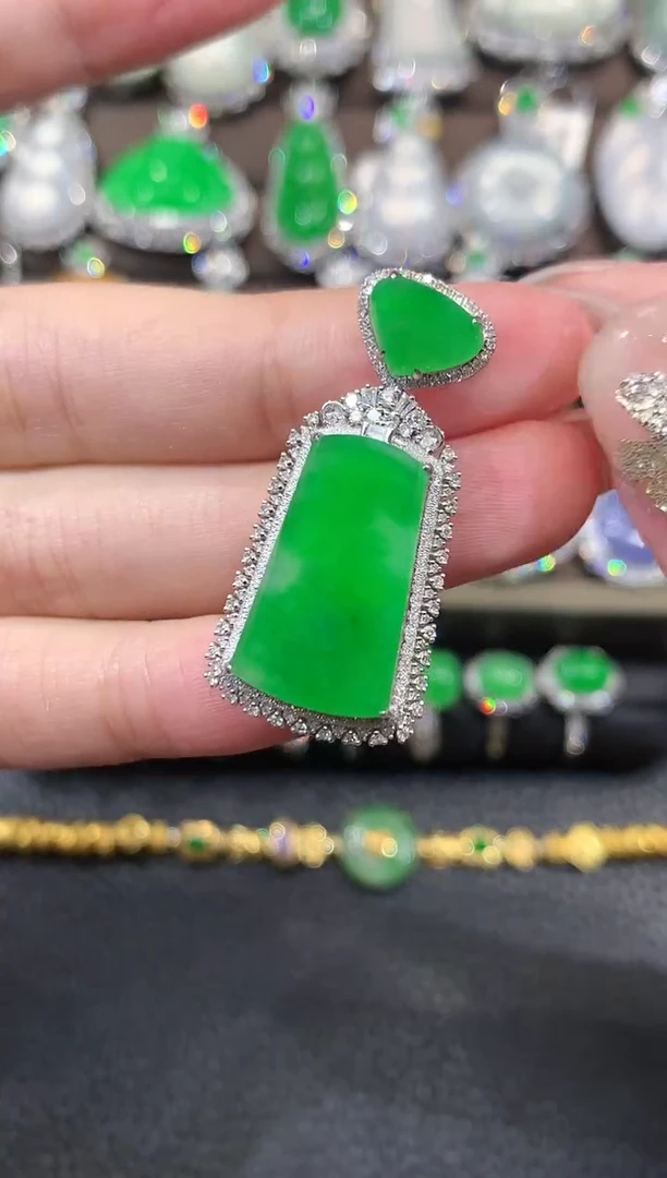 吊坠(不含链)18K金镶嵌翡翠C42