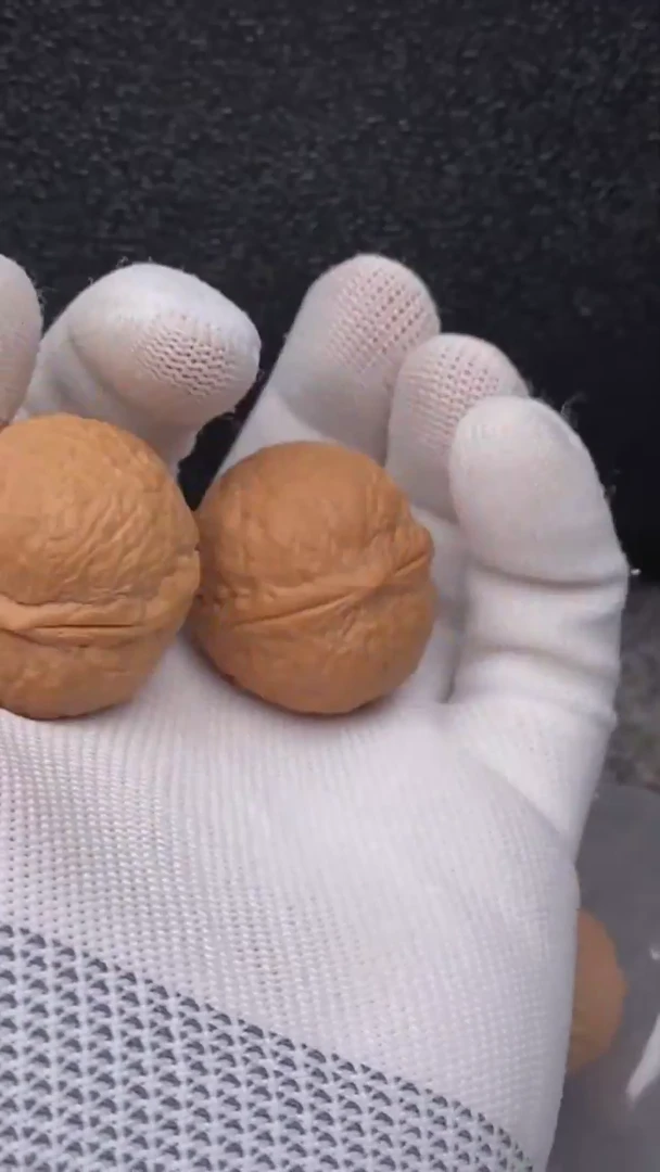 【闪购商品】文玩核桃把件蛇皮球