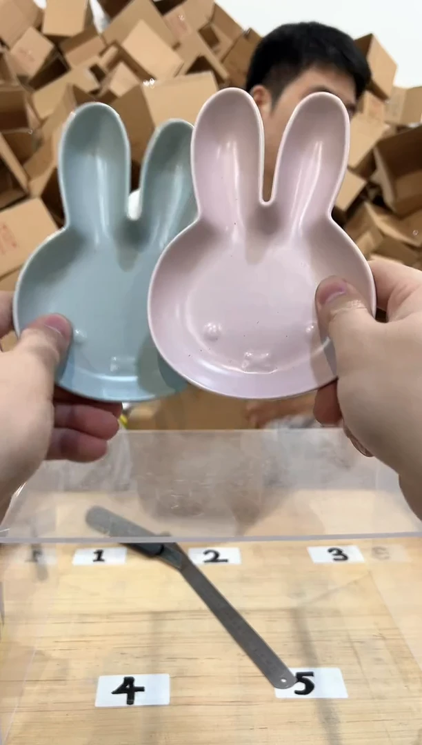 瓷片蓝色加粉色米菲兔小碟子