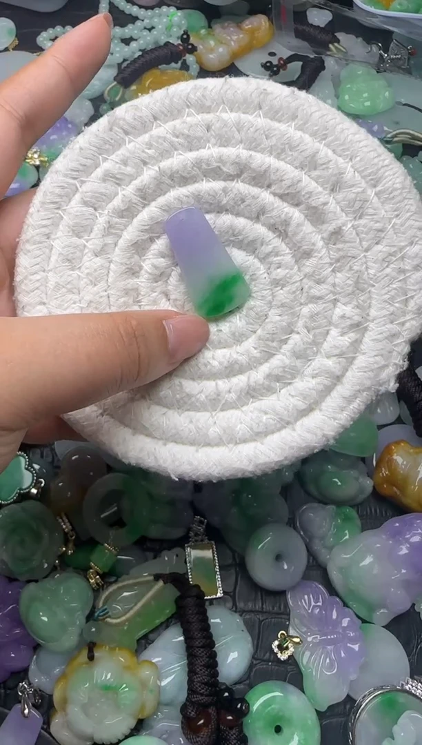 颈饰未镶嵌翡翠缅甸翡翠吊坠