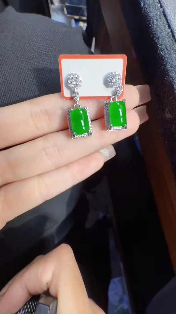 未镶嵌定制翡翠翡翠A货有轻微色差属于正常现象，耳钉多样性发货1