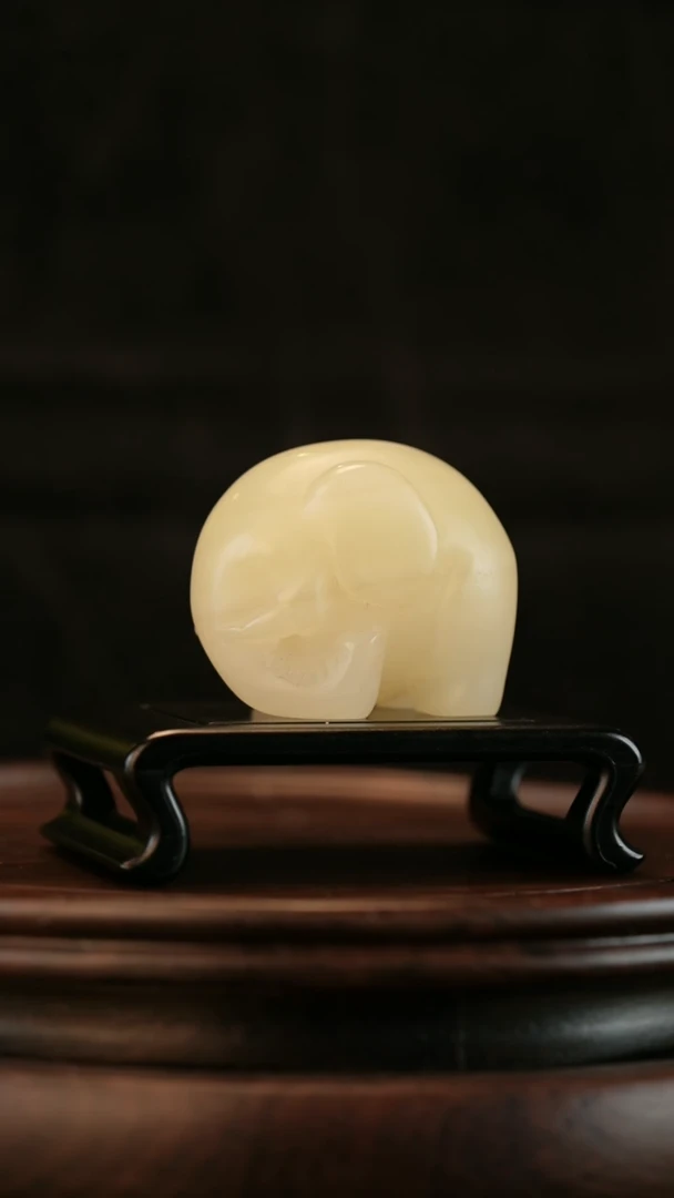 云南石竹叶青雕刻：如意小象