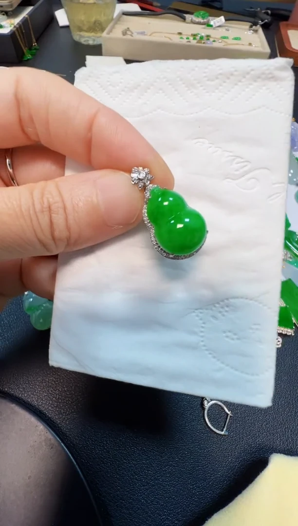 吊坠(不含链)18K金镶嵌翡翠7800