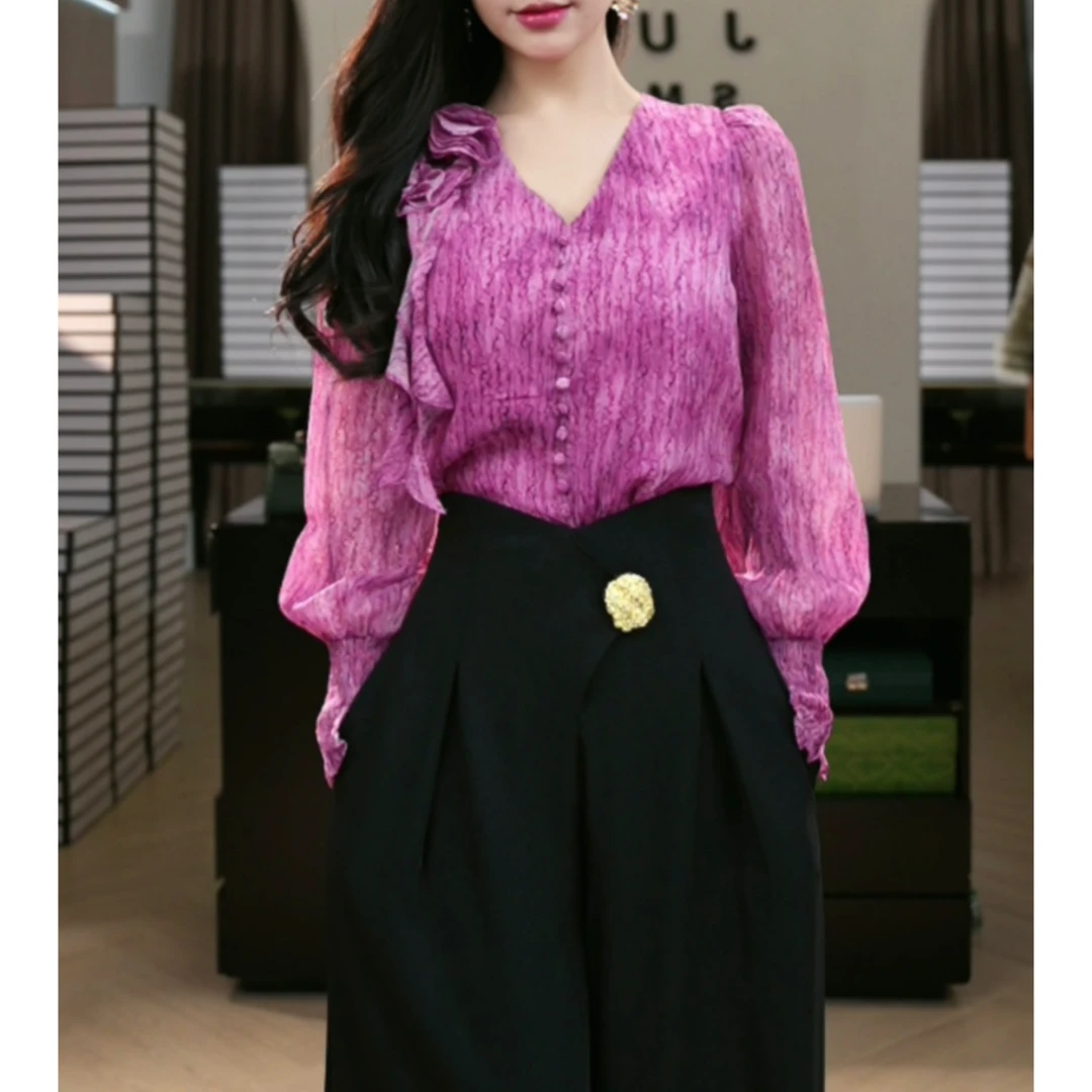 现货2025春季新款【Q24-C236】气质小众设计款紫色碎花V领百搭上衣