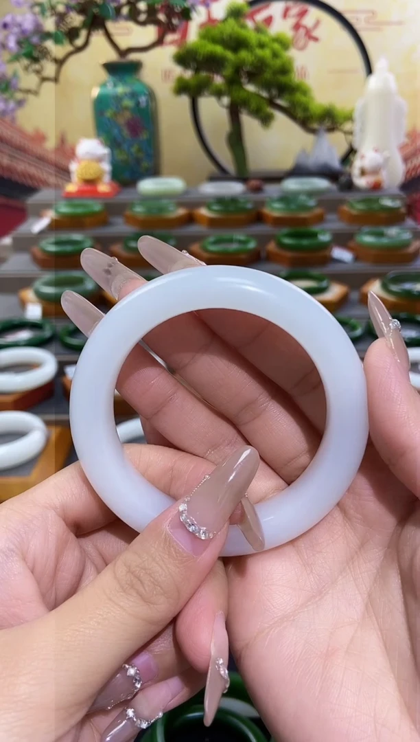 【闪购商品】和田玉手镯未镶嵌和田玉/山流水手镯