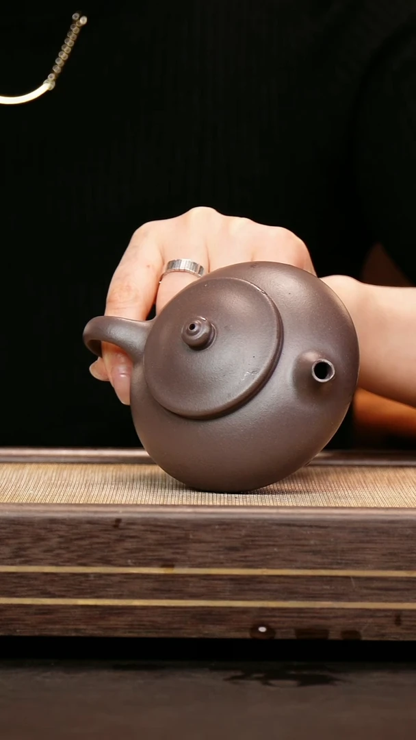 茶壶紫砂四号井底槽清 鱼趣 微瑕