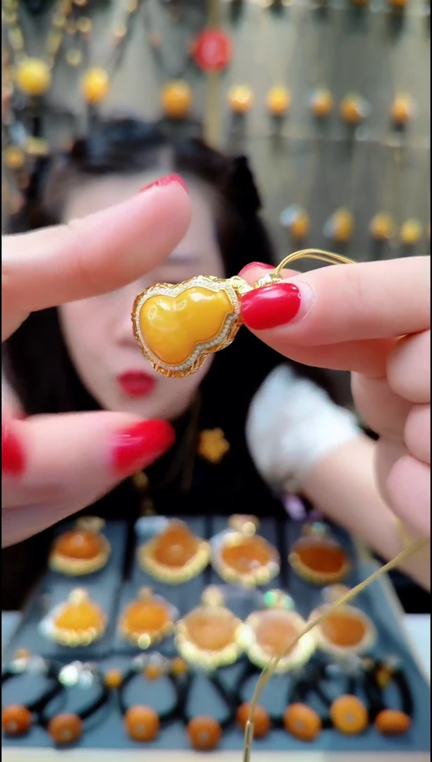 【闪购商品】蜜蜡颈饰银S925镀金镶嵌H257蜜蜡吊坠赠项圈