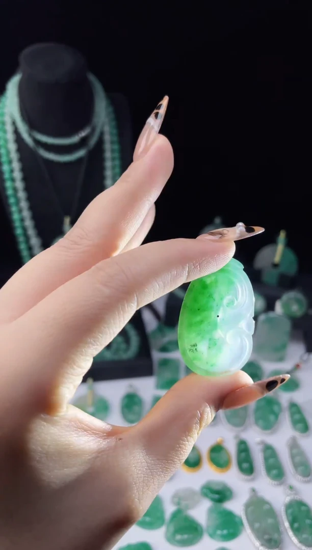 吊坠(赠链)未镶嵌石英质玉（非洲翠）如意如意顺您心意