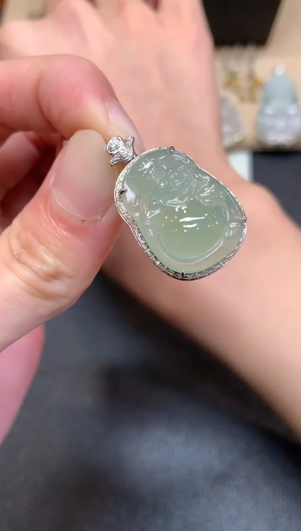 【闪购商品】翡翠颈饰18K金镶嵌财神爷【无服务费】