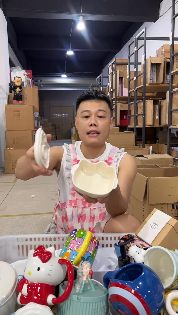 瓷片白色kt猫炖盅