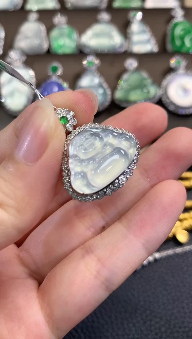 翡翠18K金镶嵌吊坠(不含链)春日珠宝 C32