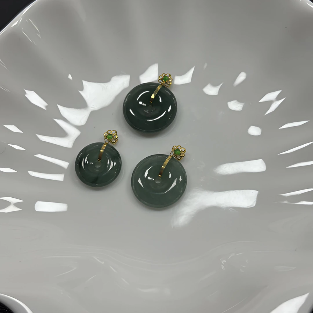 2025 天然翡翠18金镶嵌平安扣吊坠 挂件【多样性发一】