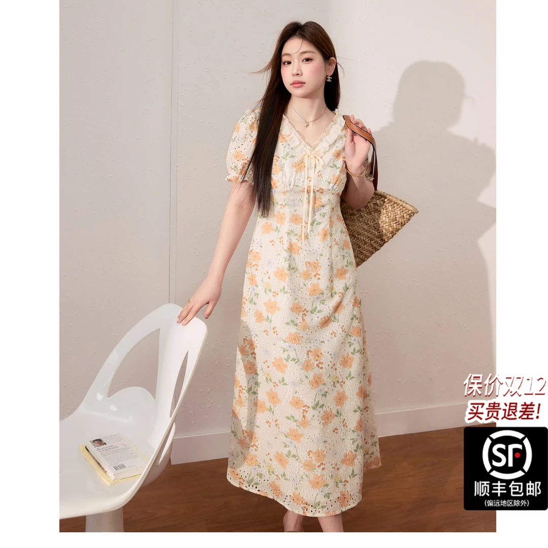 蓝语大码女装法式v领镂空碎花连衣裙2025夏季收腰巨显瘦绝美a字裙
