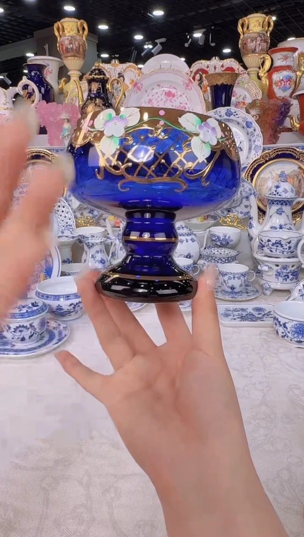 骨瓷娜娜中古器物如图所示48