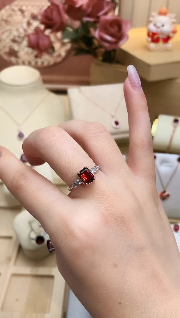 银S925镶嵌戒指石榴石方切