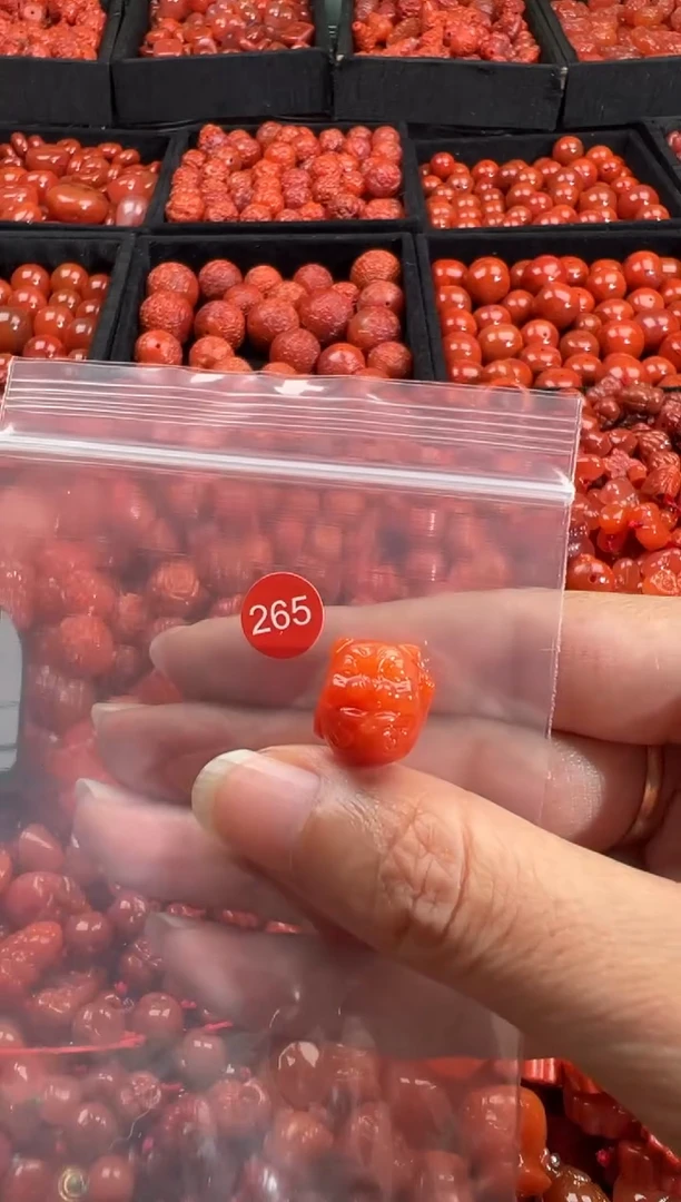 南红玛瑙未镶嵌颈饰1