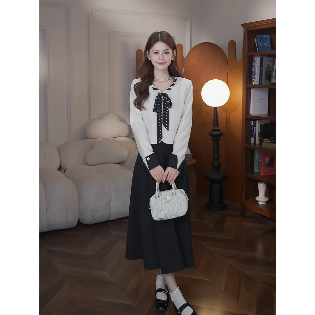 鹿向南【维港玫瑰】港风复古波点丝巾小香风外套修身显瘦套装女