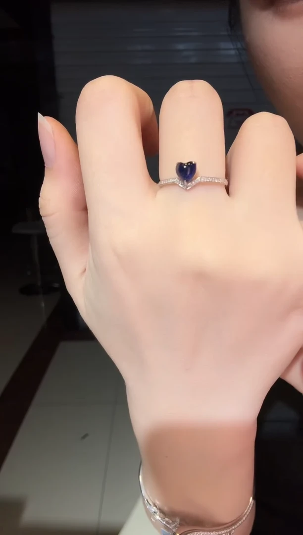 戒指蓝宝石18K金镶嵌0.80ct