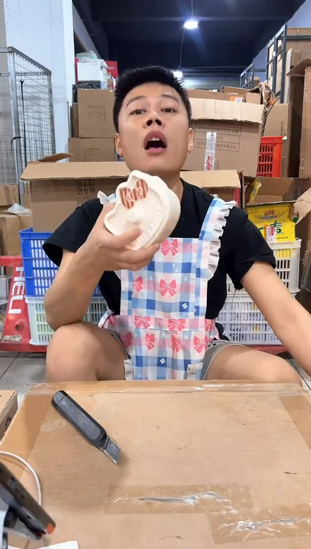 瓷片白色kt猫炖盅