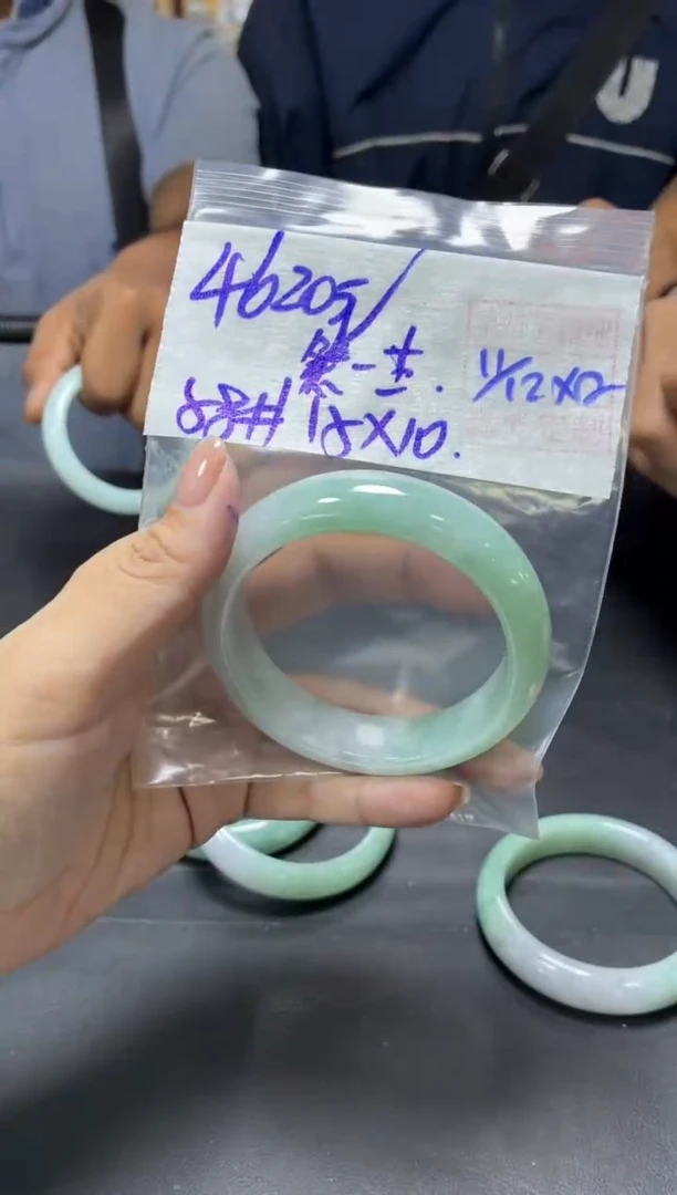 未镶嵌定制翡翠笑***尘+手镯58#4620元  毛货需抛光