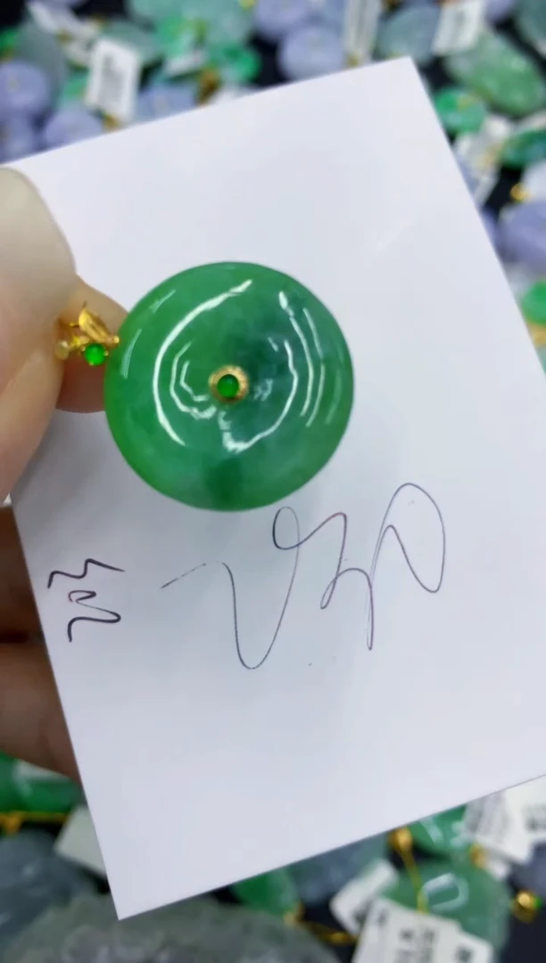 翡翠18K金镶嵌颈饰11111111111