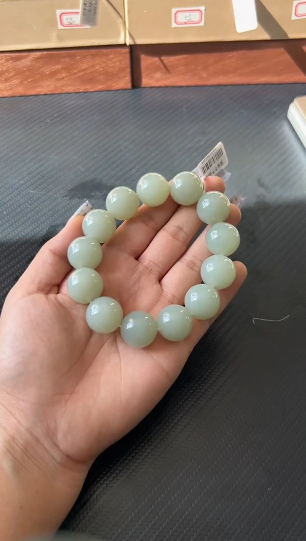 未镶嵌手链和田玉（糖玉）且末微色差近矿卡18s