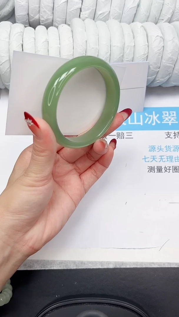 未镶嵌手镯石英质玉174-60.2BQ