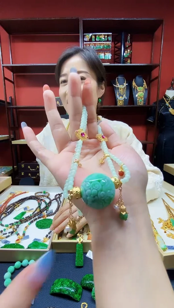 颈饰未镶嵌翡翠吊坠