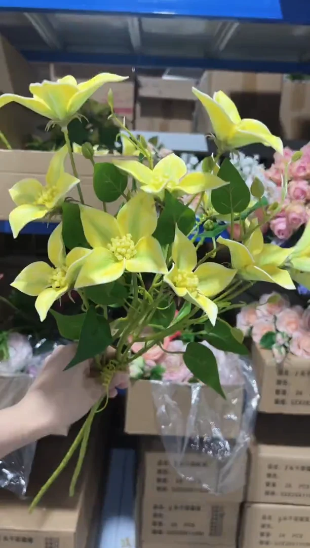 2枝黄色油画大百合