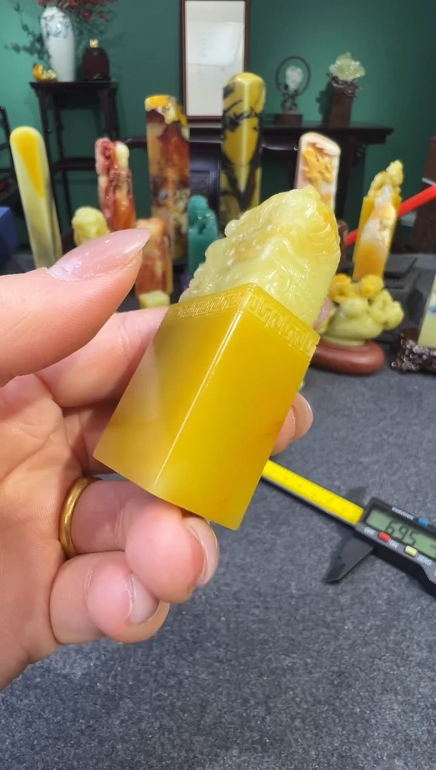 【闪购商品】青田石菜花黄凤钮