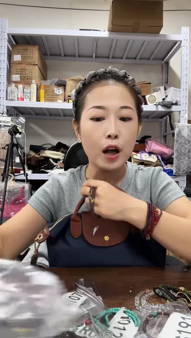 PVC给主播点点小红心三圈石榴石