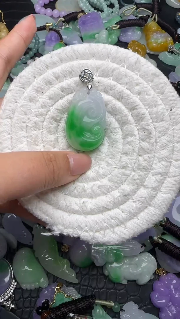 颈饰未镶嵌翡翠缅甸翡翠吊坠