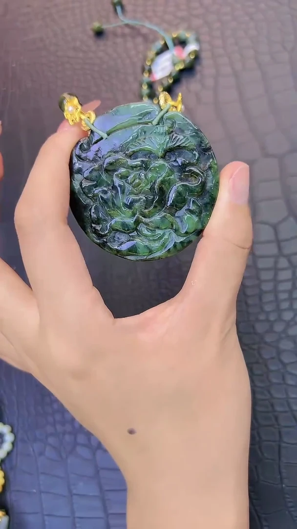 翡翠未镶嵌颈饰翡翠圆牌吊坠
