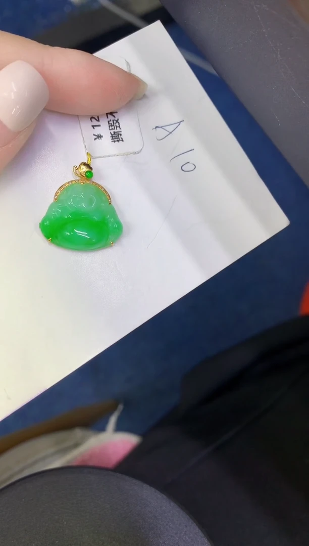 颈饰18K金镶嵌翡翠缅甸天然翡翠A货