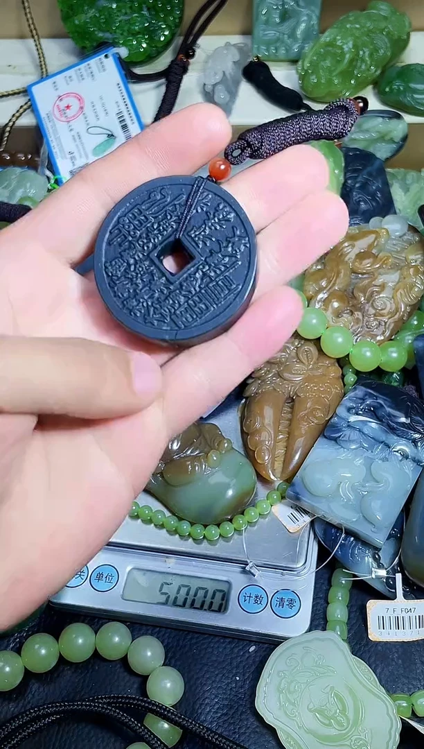 颈饰未镶嵌和田玉1