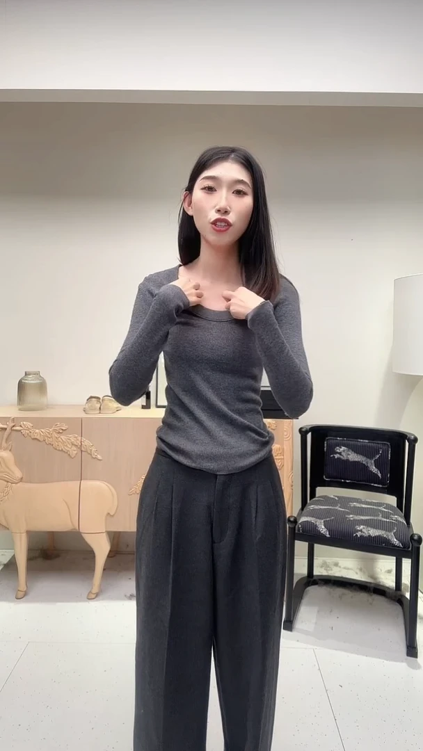 U领羊毛修身打底羊毛上衣