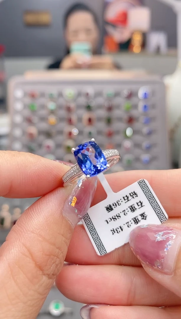 坦桑石戒指18K金镶嵌2.88