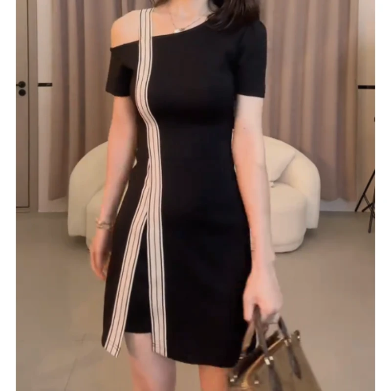 秋季斜肩黑色显瘦白搭连衣裙拼接中长裙显瘦修身时尚简约款气质风