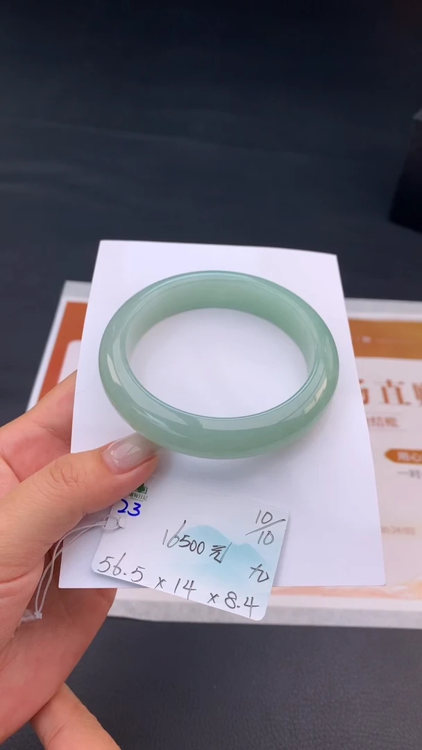 未镶嵌手镯翡翠自带#送人#，联系客服核对地址~