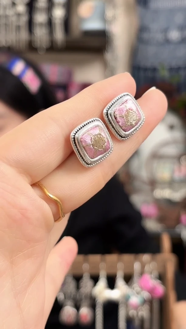 织绣民族风非遗老绣饰品512