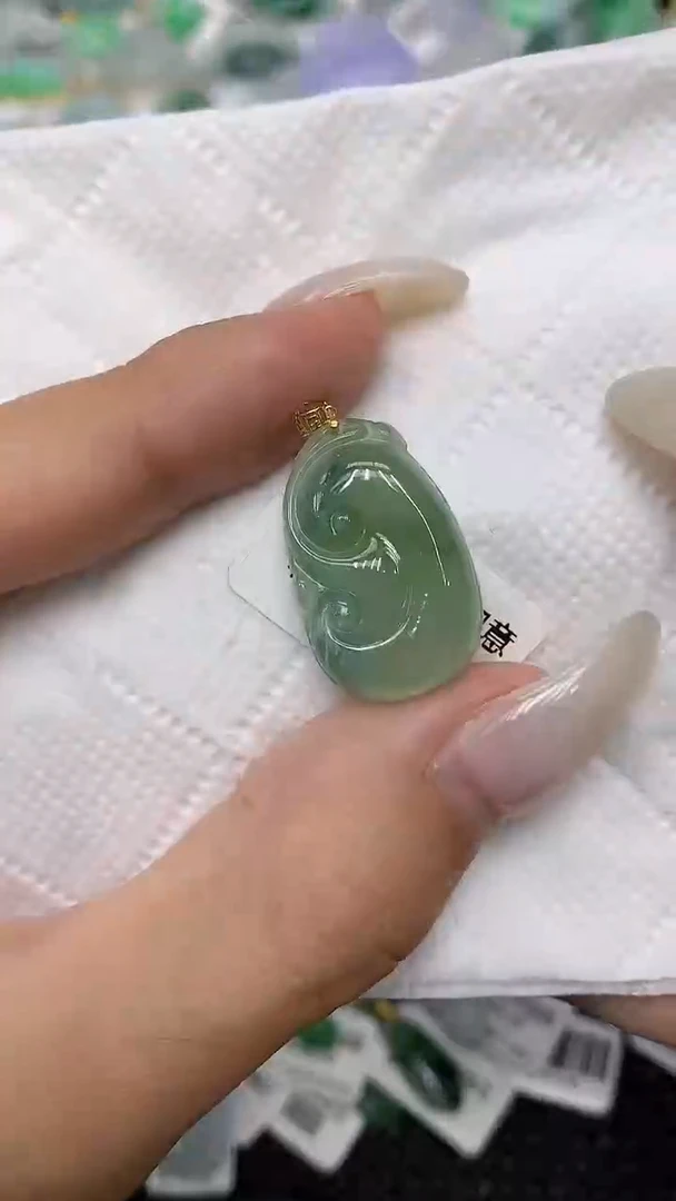 颈饰18K金镶嵌翡翠1