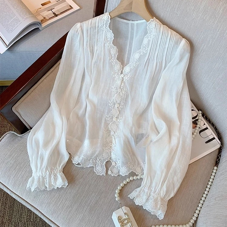 法式温柔风V领蕾丝衬衫女2025新款时尚气质减龄设计感长袖短上衣