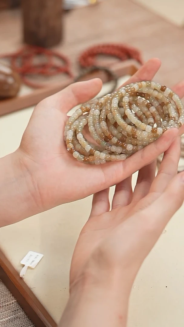 未镶嵌手链和田玉糯玉米和田玉/微瑕疵、麻点（介意勿拍~）