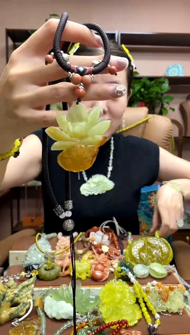 未镶嵌岫玉吊坠·